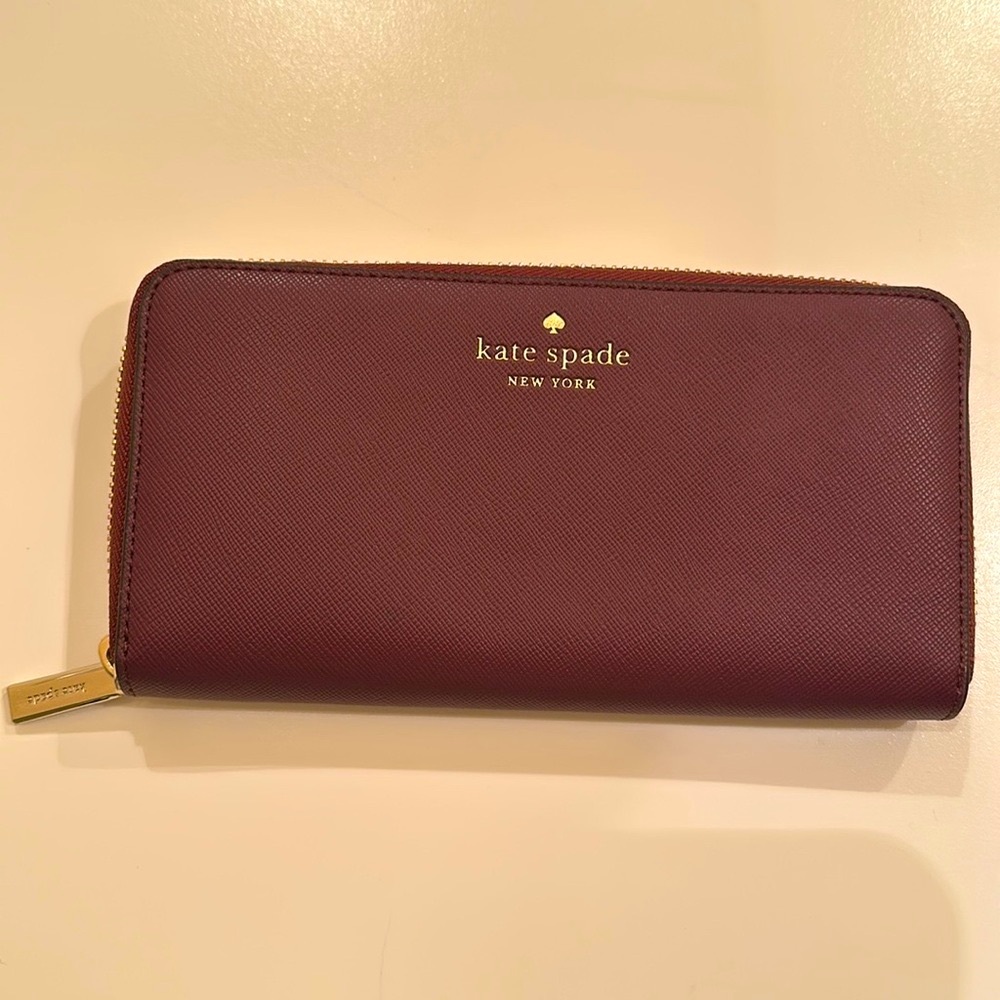 New KATE SPADE Leather Wallet. Gold Zipper And Engraved Logo. Burgundy.